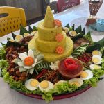 Nasi tumpeng menu komplit Di Sorong